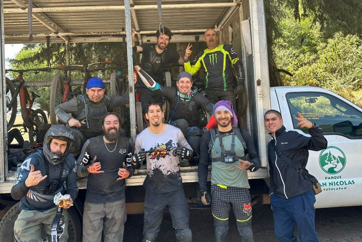 Mexico city mountain biking group pic 2